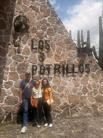 Integrantes del grupo de investigación durante una actividad cultural en Guadalajara.