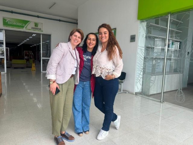 Liliana Marlene Dos Santos Zeferino, Diana Marcela Montoya Londoño y Daniela León durante Conversaciones para el Cambio.