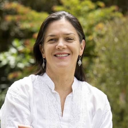 Retrato de Victoria Eugenia Díaz Facio, editora general de la Revista de Psicología de la Universidad de Antioquia